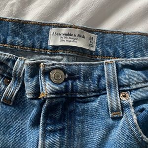 ABERCROMBIE Ultra high rise 90s straight size 28